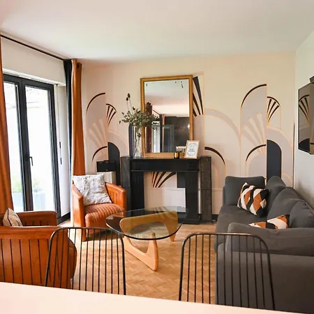 Nice 85 M Decorated With Nice Terrace With Trees Apartment *